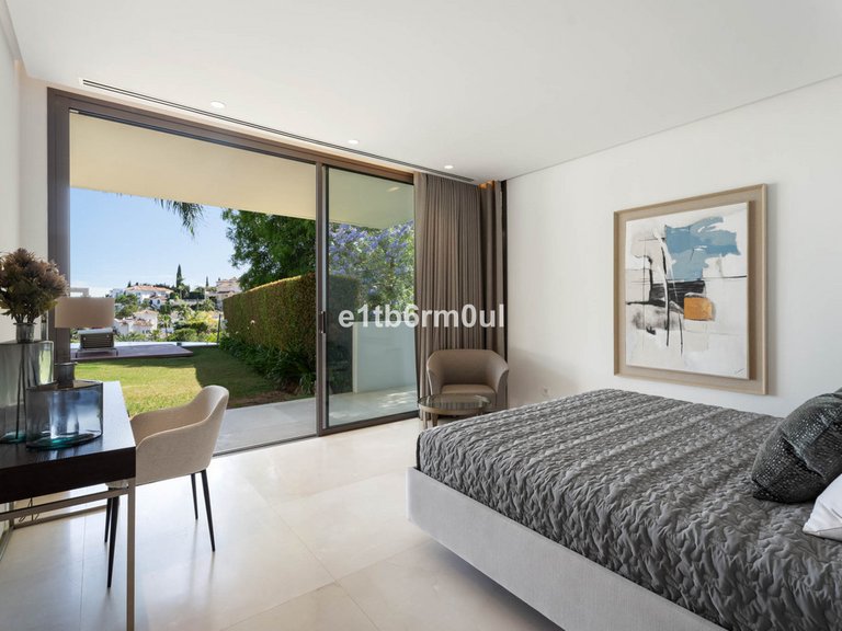 Villa for Sale in La Quinta, Malaga 38
