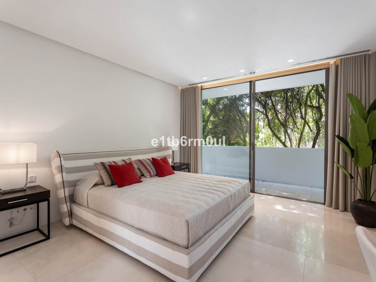 Villa for Sale in La Quinta, Malaga 39