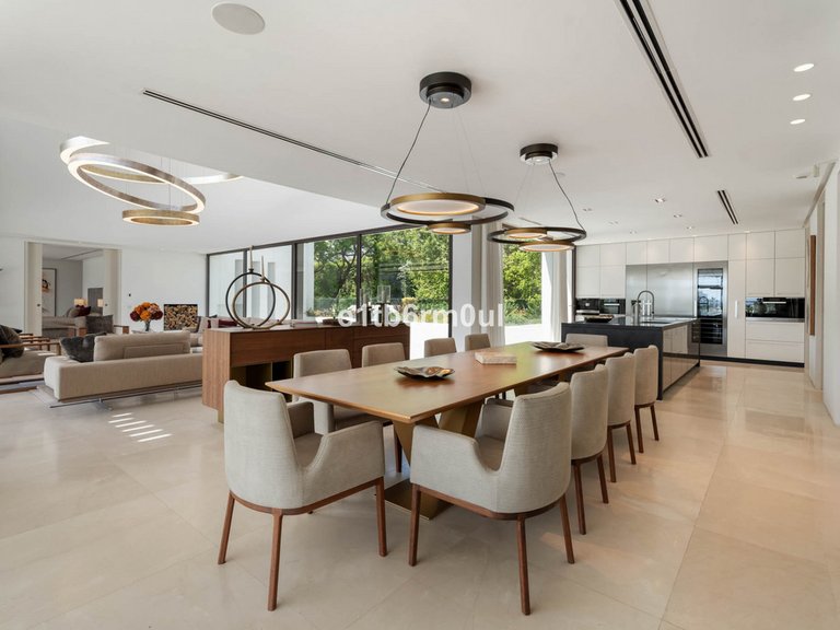 Villa for Sale in La Quinta, Malaga 4