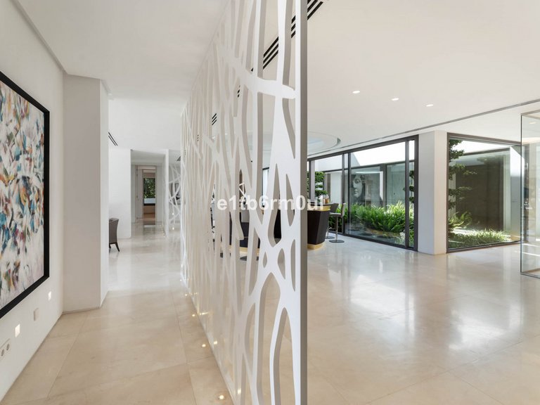 Villa for Sale in La Quinta, Malaga 41