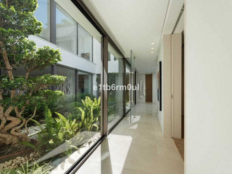 Villa for Sale in La Quinta, Malaga 45