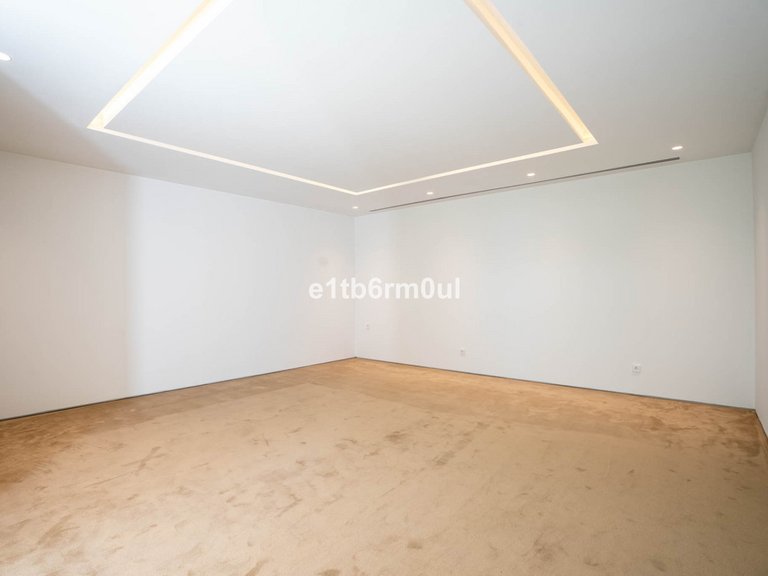 Villa for Sale in La Quinta, Malaga 46