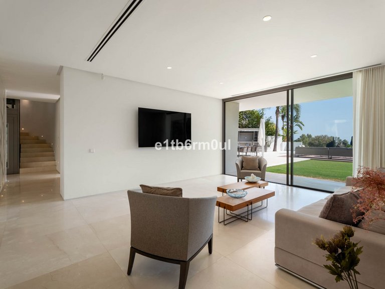 Villa for Sale in La Quinta, Malaga 47