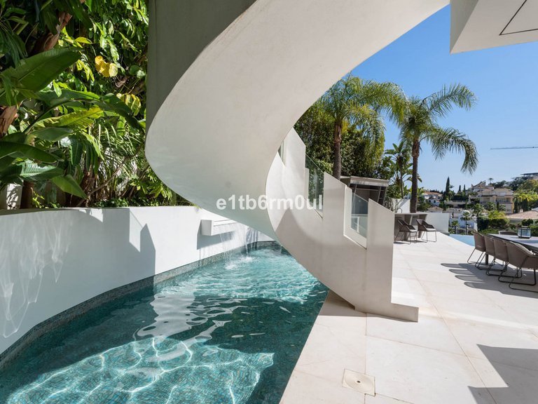 Villa for Sale in La Quinta, Malaga 49