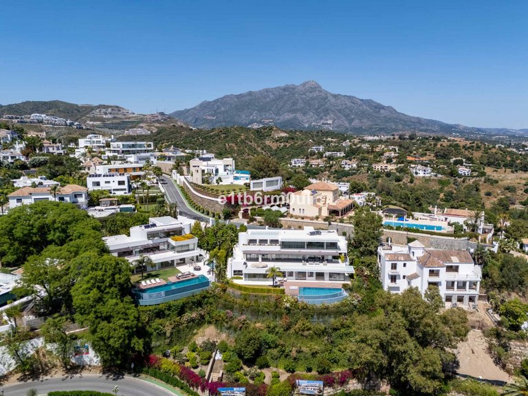 Villa for Sale in La Quinta, Malaga 56
