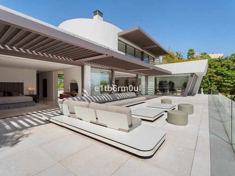 Villa for Sale in La Quinta, Malaga 6