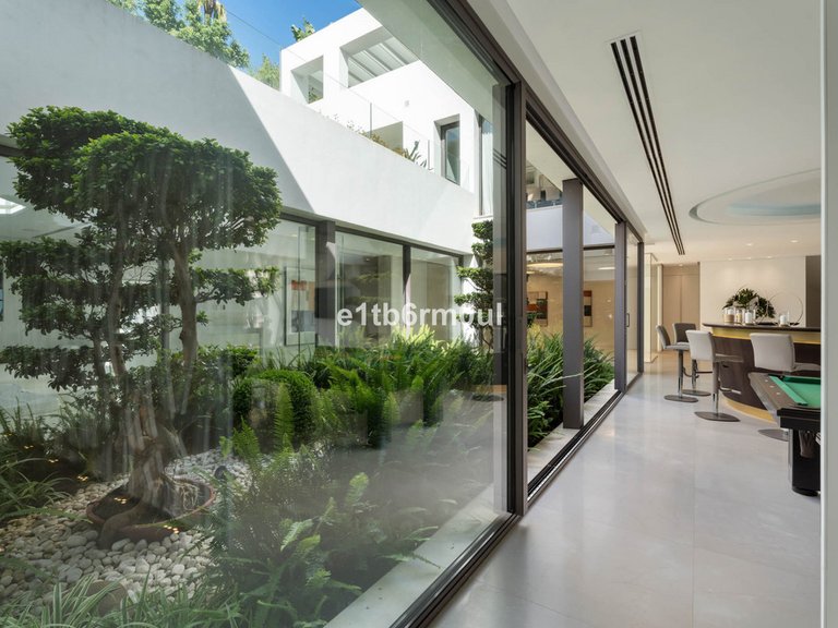 Villa for Sale in La Quinta, Malaga 8