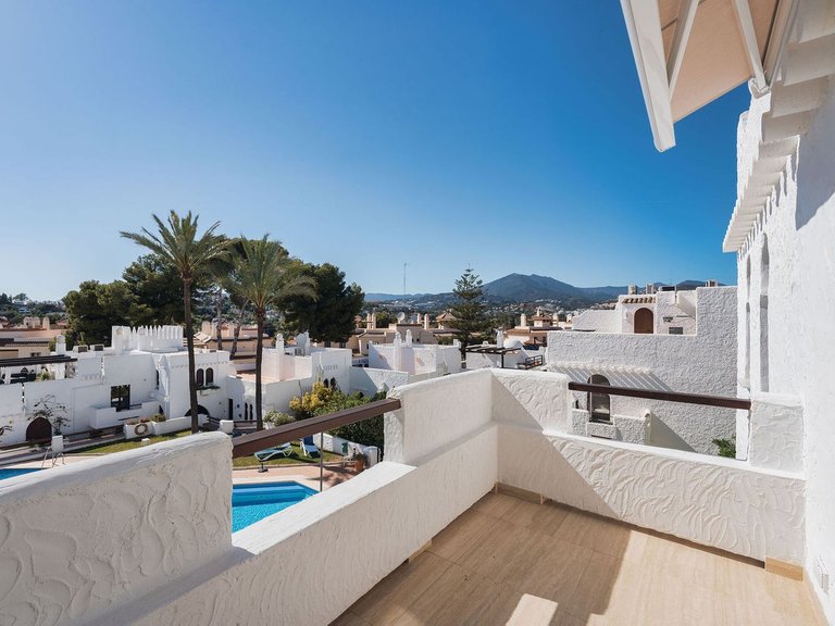 Apartment for Sale in Nueva Andalucía, Malaga 14