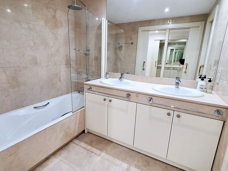 Apartment for Sale in La Duquesa, Malaga 20