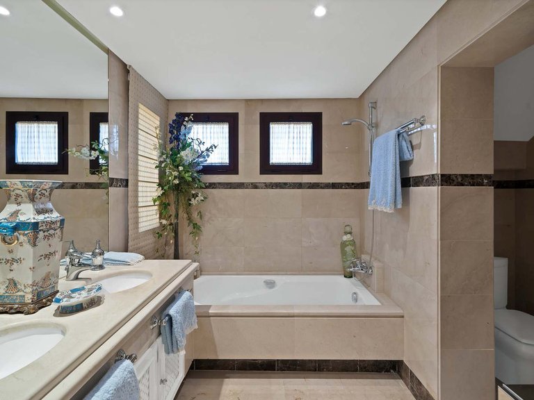 Apartment for Sale in Marbella, Malaga 16
