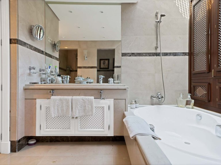 Apartment for Sale in Marbella, Malaga 17