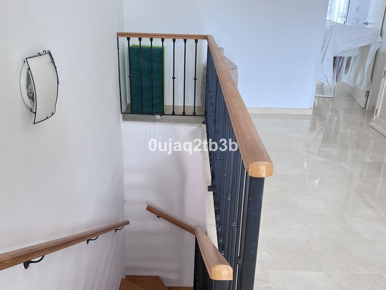 Apartment for Sale in Nueva Andalucía, Malaga 18