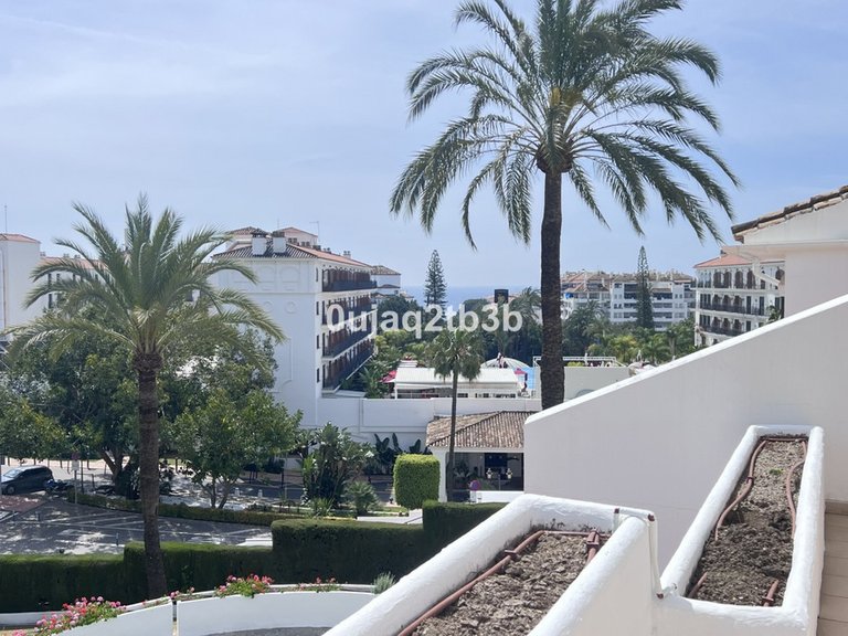 Apartment for Sale in Nueva Andalucía, Malaga 27