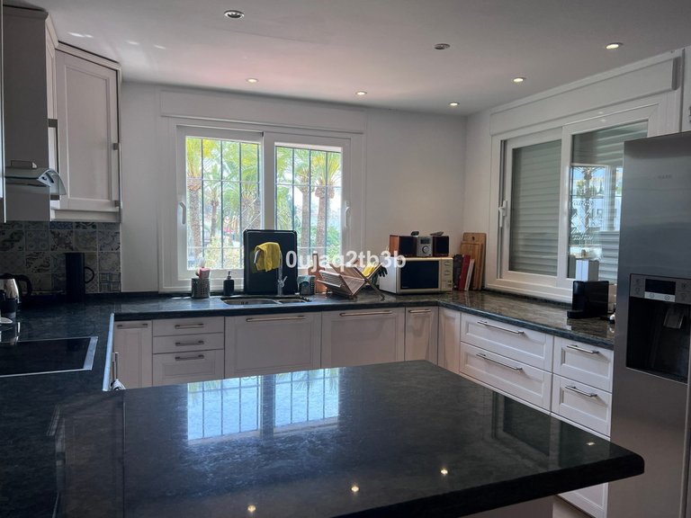 Apartment for Sale in Nueva Andalucía, Malaga 6