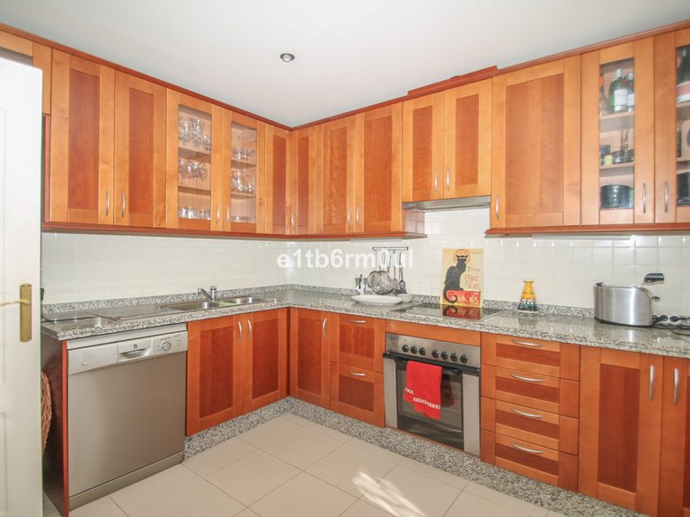 Villa for Sale in Istán, Malaga 11