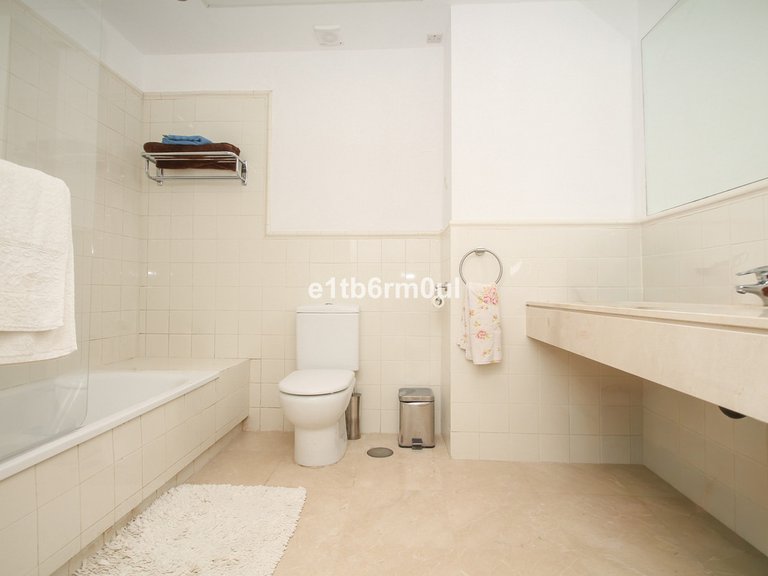Villa for Sale in Istán, Malaga 12