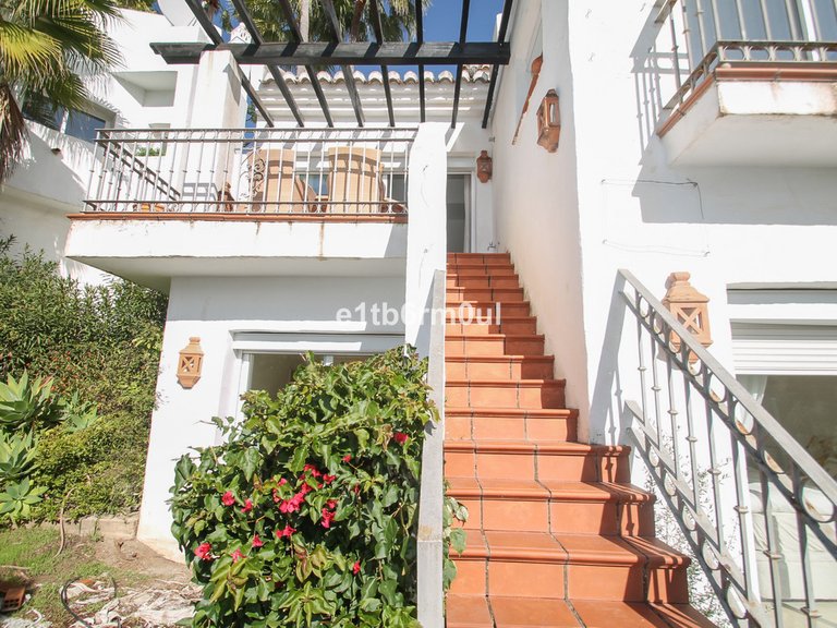 Villa for Sale in Istán, Malaga 17