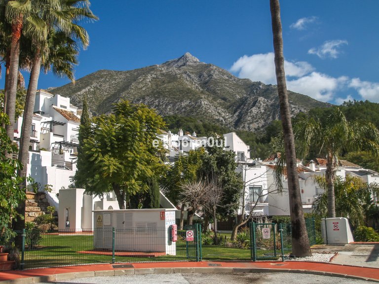 Villa for Sale in Istán, Malaga 21