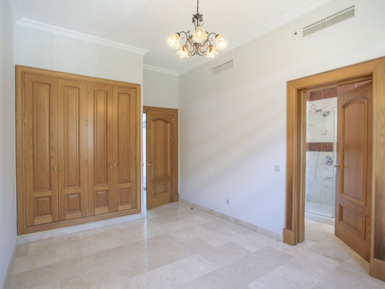 Villa for Sale in Mijas Golf, Malaga 18