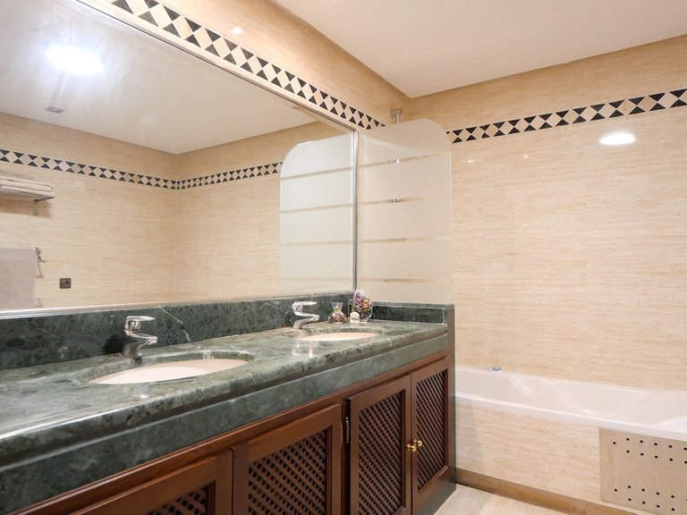 Apartment for Sale in La Mairena, Malaga 9