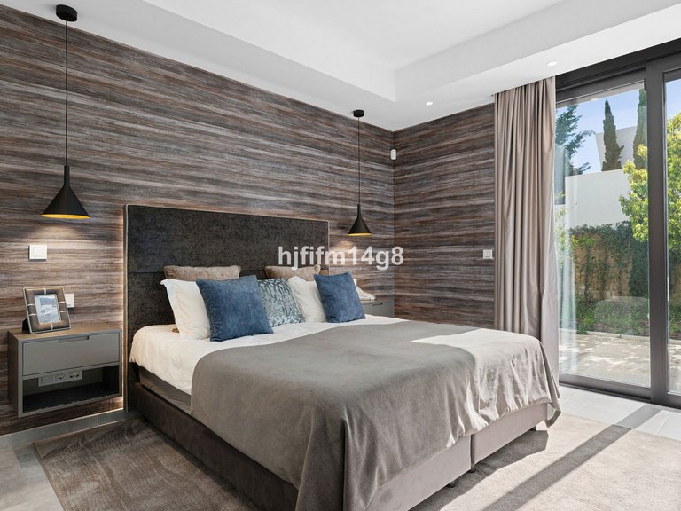 Villa for Sale in Los Flamingos, Malaga 14