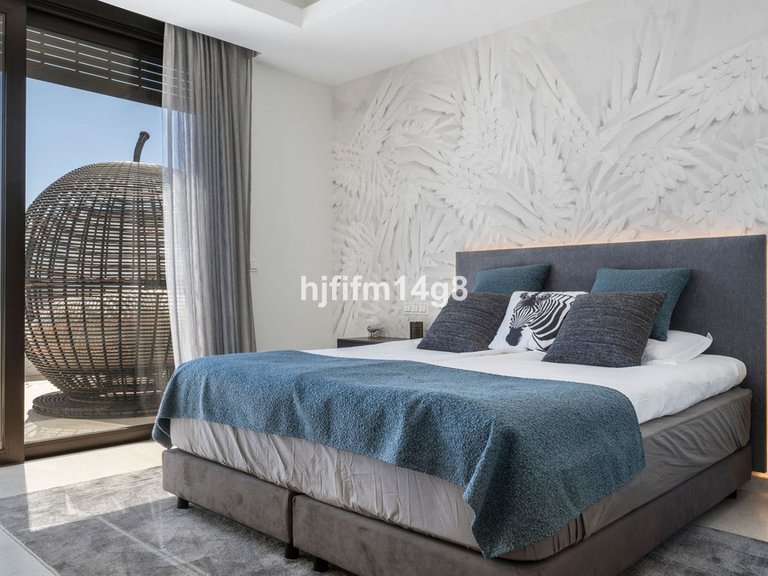 Villa for Sale in Los Flamingos, Malaga 17
