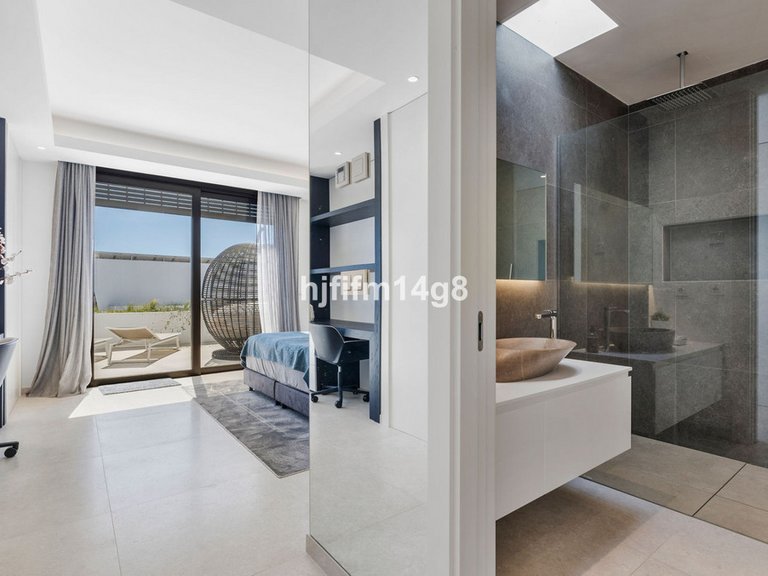 Villa for Sale in Los Flamingos, Malaga 18