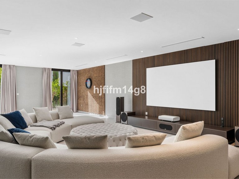 Villa for Sale in Los Flamingos, Malaga 24