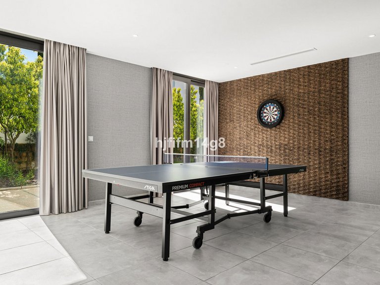 Villa for Sale in Los Flamingos, Malaga 28