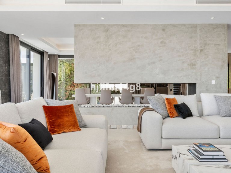 Villa for Sale in Los Flamingos, Malaga 29