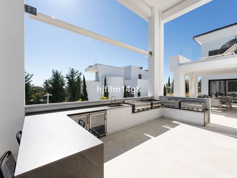 Villa for Sale in Los Flamingos, Malaga 35