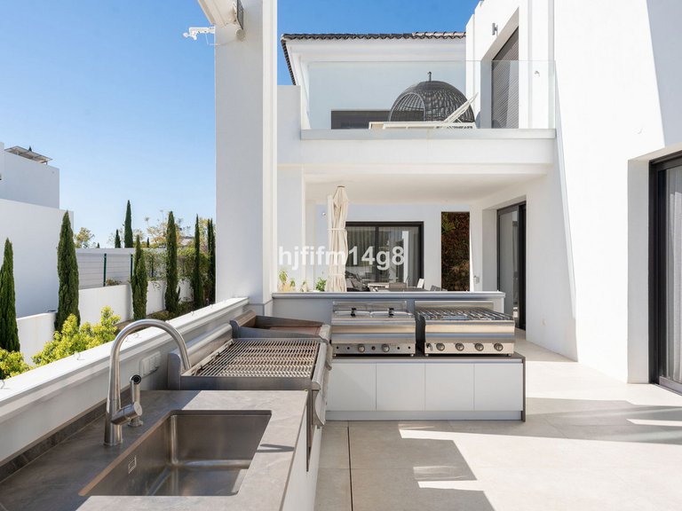 Villa for Sale in Los Flamingos, Malaga 36