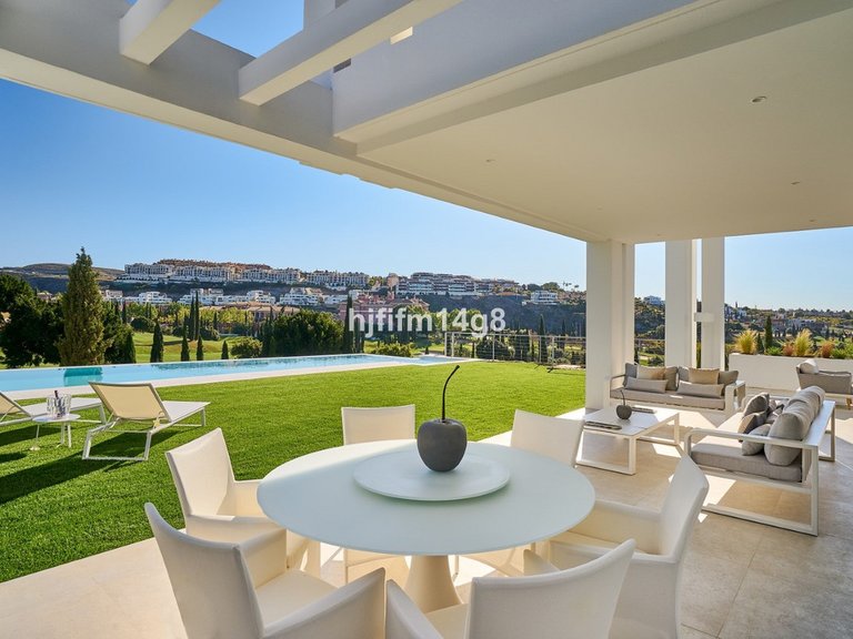 Villa for Sale in Los Flamingos, Malaga 37