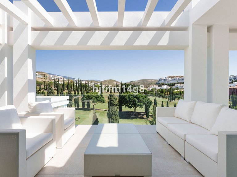 Villa for Sale in Los Flamingos, Malaga 38