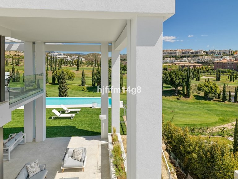Villa for Sale in Los Flamingos, Malaga 4