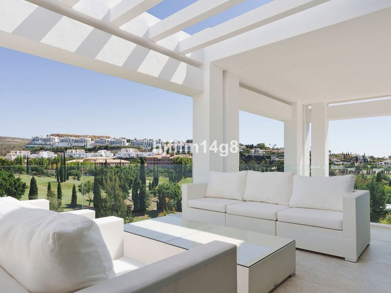 Villa for Sale in Los Flamingos, Malaga 40
