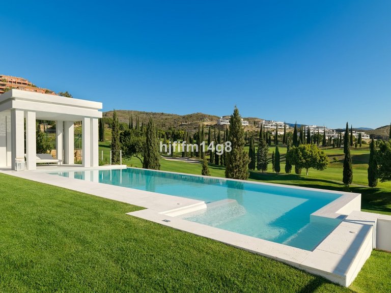 Villa for Sale in Los Flamingos, Malaga 41