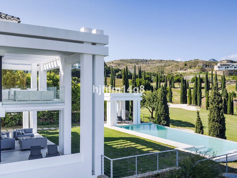 Villa for Sale in Los Flamingos, Malaga 42