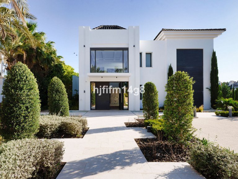 Villa for Sale in Los Flamingos, Malaga 43