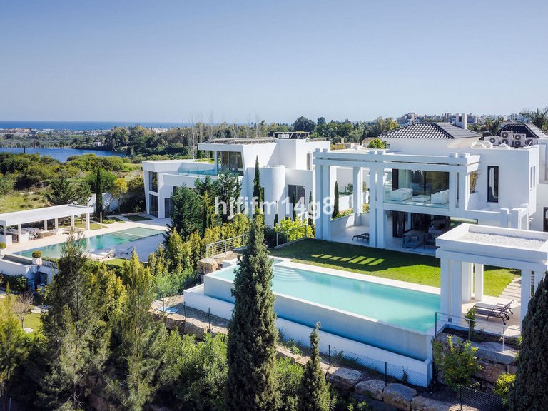 Villa for Sale in Los Flamingos, Malaga 44