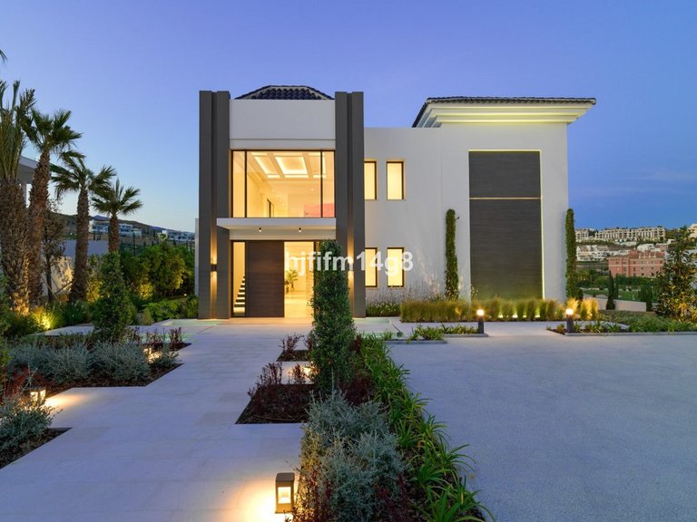 Villa for Sale in Los Flamingos, Malaga 47