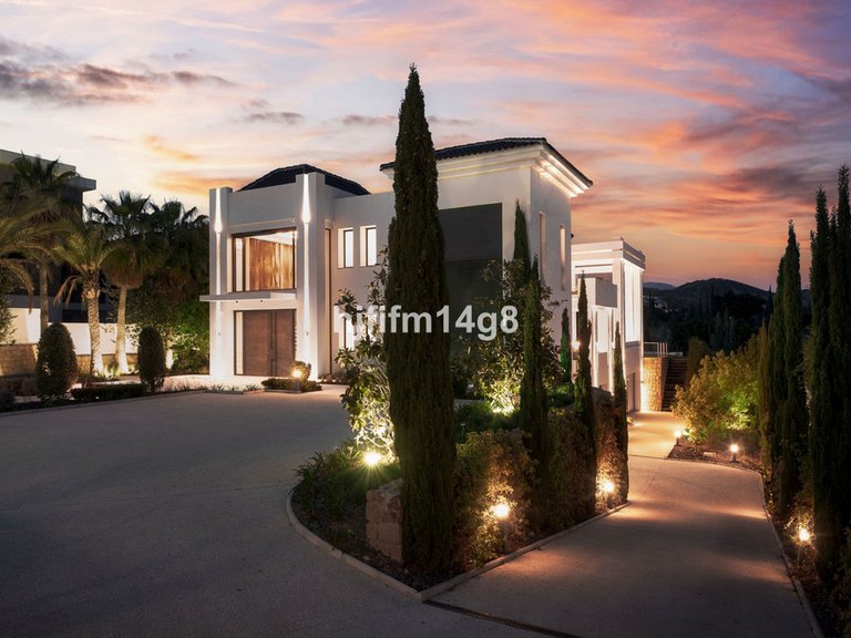 Villa for Sale in Los Flamingos, Malaga 49