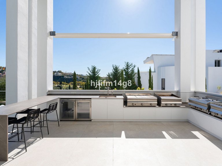 Villa for Sale in Los Flamingos, Malaga 5