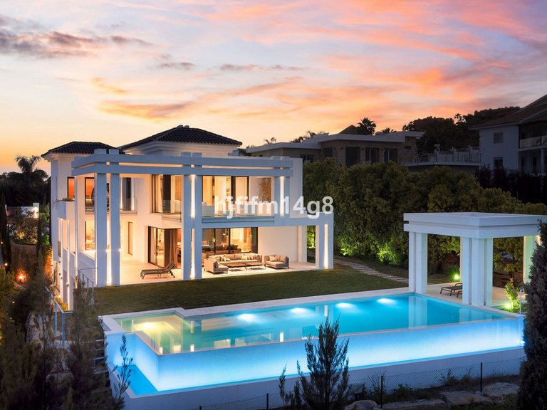 Villa for Sale in Los Flamingos, Malaga 50