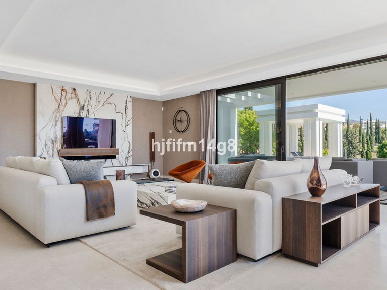 Villa for Sale in Los Flamingos, Malaga 7