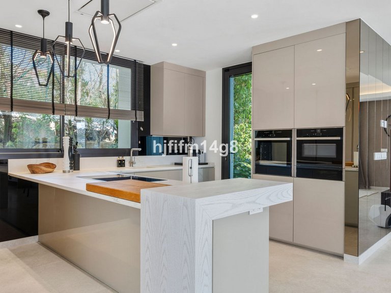 Villa for Sale in Los Flamingos, Malaga 9