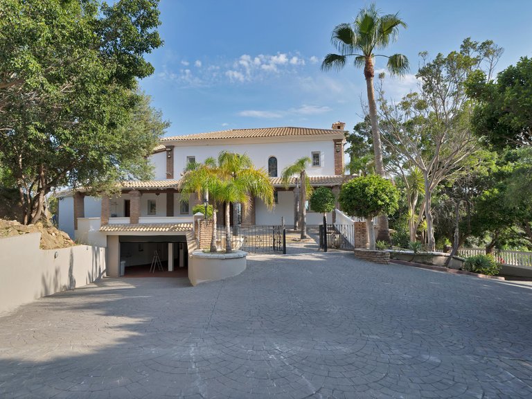 Villa for Sale in Benalmadena, Malaga 11