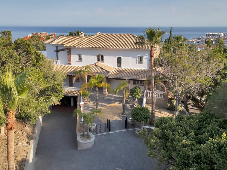 Villa for Sale in Benalmadena, Malaga 2