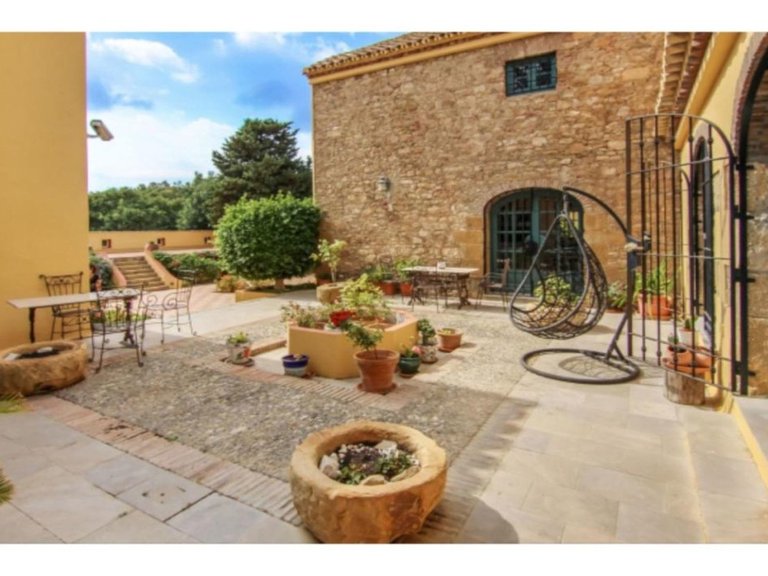 Villa for Sale in Guadiaro, Cadiz 13