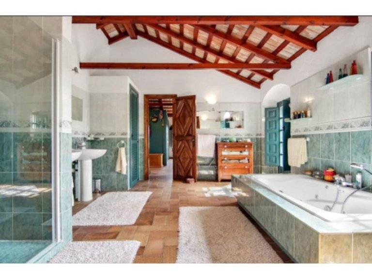 Villa for Sale in Guadiaro, Cadiz 18